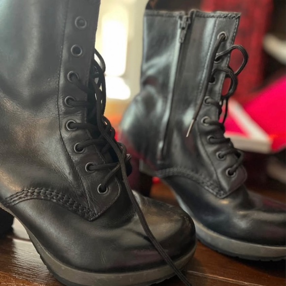 DOC MARTEN DARCIE Diva Heeled Boot US 7 EU 38 UK 6 - Picture 3 of 11